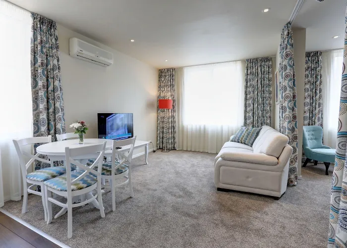 Boutique Πανσιόν 4*